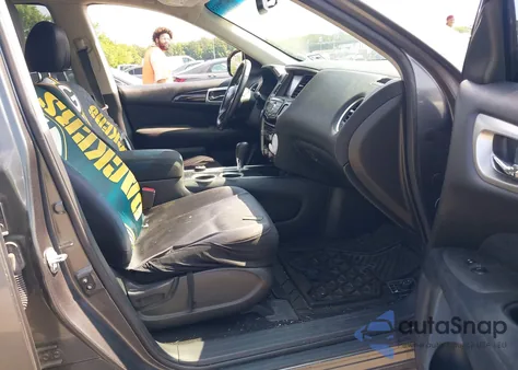 2015 Nissan Pathfinder Sv z USA, uszkodzony, nr VIN 5N1AR2MM2FC608267